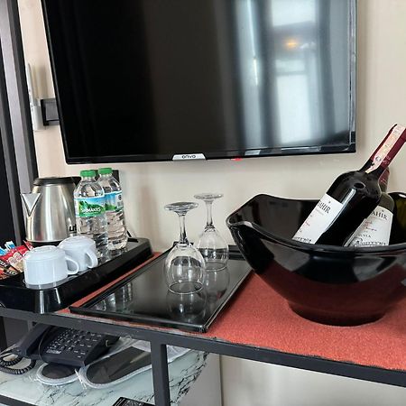 The Queen Airport Hotel-Round Trip Airport Service Arnavutkoy エクステリア 写真