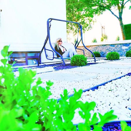 The Queen Airport Hotel-Round Trip Airport Service Arnavutkoy エクステリア 写真