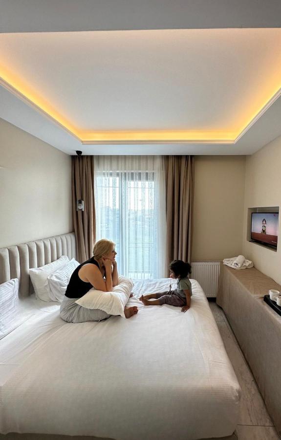The Queen Airport Hotel-Round Trip Airport Service Arnavutkoy エクステリア 写真