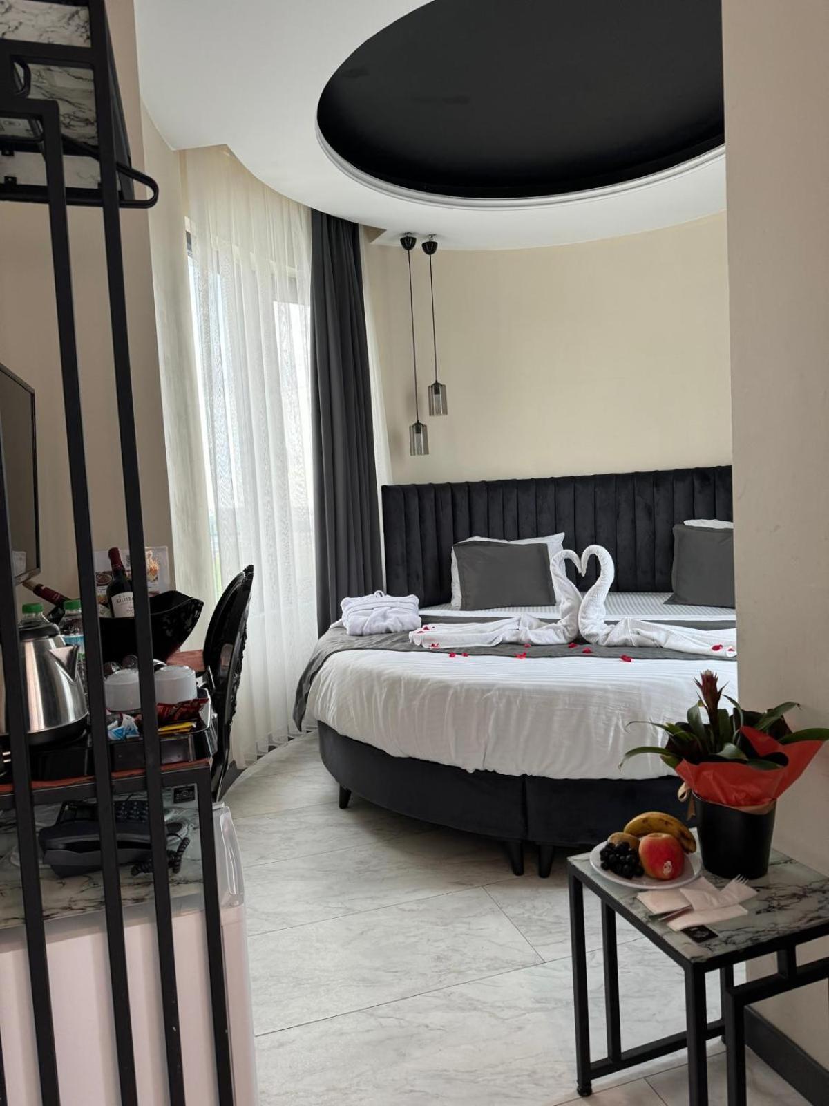The Queen Airport Hotel-Round Trip Airport Service Arnavutkoy エクステリア 写真